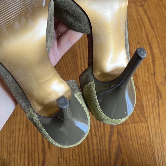 ◻️CARLOS SANTANA: Women’s dark green w/pattern pointed toe, heels, preowned◻️ - Picture 12 of 13